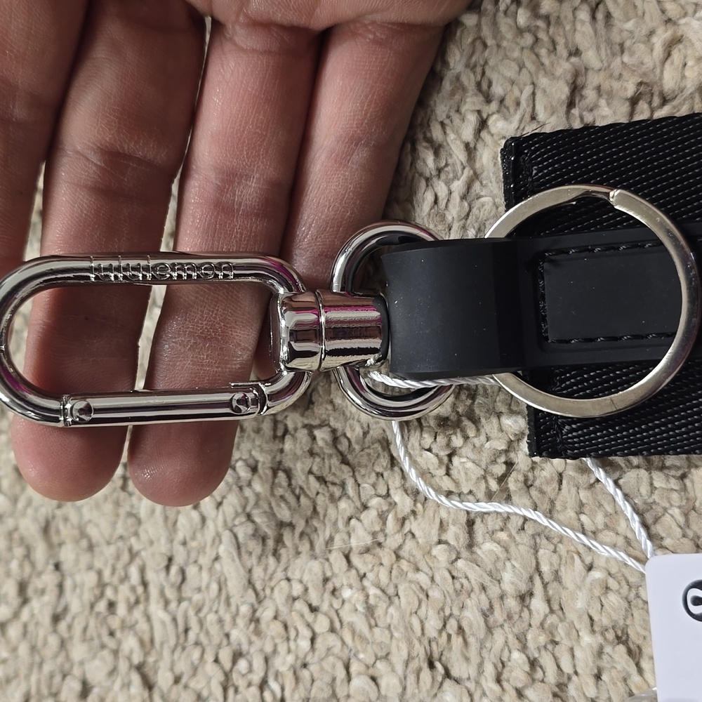 Lululemon Never Lost Keychain NWT Neutral Black/White - Picture 5 of 7